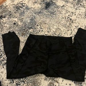 Lululemon camo leggings with pockets